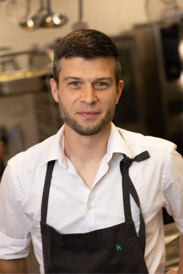 Ein Portrait von Adrian Arenz